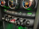 寒い日にとてもありがたいフロントシートヒーター装備です