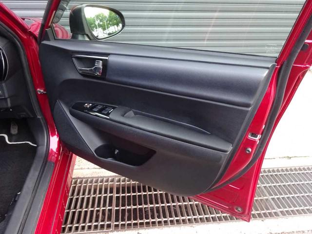 カローラフィールダー ハイブリッドＧ　ダブルバイビー　トヨタセーフティーセンスＣ　ナビ　テレビ　ＤＶＤ　Ｂｌｕｅｔｏｏｔｈ　バックカメラ　ＥＴＣ　シートヒーター　ハーフレザーシート　ＬＥＤヘッドライト　フォグ　クリアランスソナー　アイドリングストップ（18枚目）