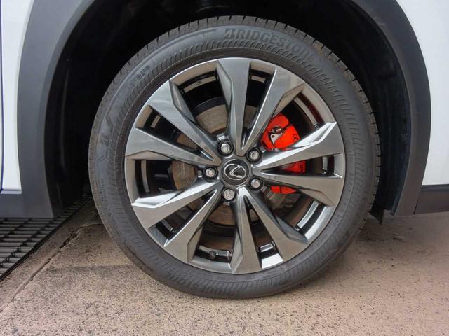 ＵＸ ＵＸ３００ｈ　Ｆスポーツ　Ｌｅｘｕｓ　Ｓａｆｅｔｙ　Ｓｙｓｔｅｍ＋　３眼ＬＥＤヘッドライト　レザーシート　サンルーフ　電動リアゲート　レーダークルーズ　フルセグ　ＥＴＣ　パドルシフト　シートヒーター　ステアリングヒーター（10枚目）