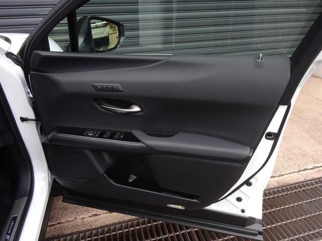 ＵＸ ＵＸ３００ｈ　Ｆスポーツ　Ｌｅｘｕｓ　Ｓａｆｅｔｙ　Ｓｙｓｔｅｍ＋　３眼ＬＥＤヘッドライト　レザーシート　サンルーフ　電動リアゲート　レーダークルーズ　フルセグ　ＥＴＣ　パドルシフト　シートヒーター　ステアリングヒーター（17枚目）