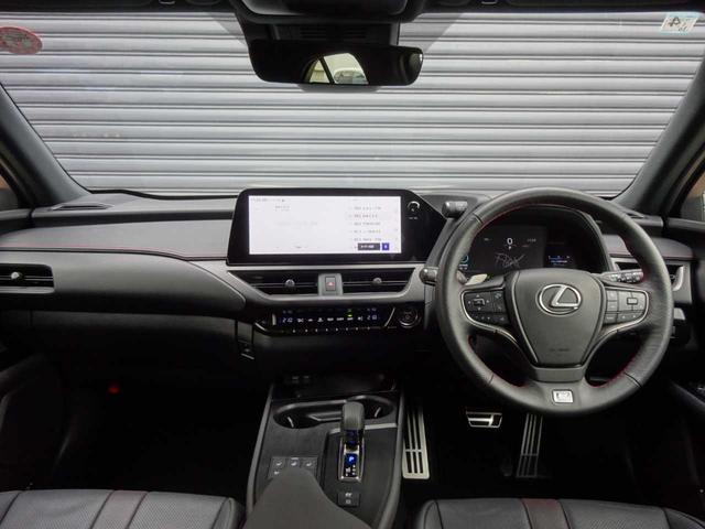 ＵＸ ＵＸ３００ｈ　Ｆスポーツ　Ｌｅｘｕｓ　Ｓａｆｅｔｙ　Ｓｙｓｔｅｍ＋　３眼ＬＥＤヘッドライト　レザーシート　サンルーフ　電動リアゲート　レーダークルーズ　フルセグ　ＥＴＣ　パドルシフト　シートヒーター　ステアリングヒーター（20枚目）