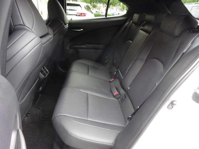 ＵＸ ＵＸ３００ｈ　Ｆスポーツ　Ｌｅｘｕｓ　Ｓａｆｅｔｙ　Ｓｙｓｔｅｍ＋　３眼ＬＥＤヘッドライト　レザーシート　サンルーフ　電動リアゲート　レーダークルーズ　フルセグ　ＥＴＣ　パドルシフト　シートヒーター　ステアリングヒーター（38枚目）