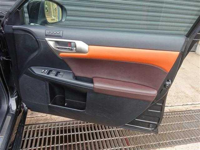 CT CT200h バージョンL 本革パワーシート シートヒーター LEDヘッドライト レーダークルーズコントロール 衝突被害軽減ブレーキ レーンキープ パーキングアシスト ETC バックカメラ(15枚目)