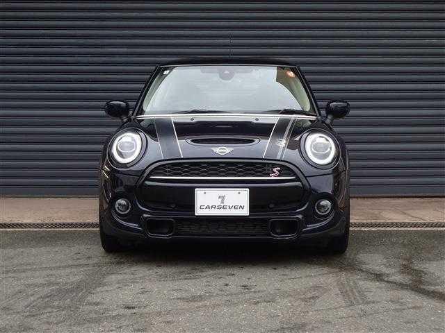 ＭＩＮＩ クーパーＳ　６０イヤーズエディション　衝突被害軽減ブレーキ　オートクルーズコントロール　パーキングアシスト　バックカメラ　アイドリングストップ　ＬＥＤヘッドライト　レザーシート　ＥＴＣ　ナビ（4枚目）