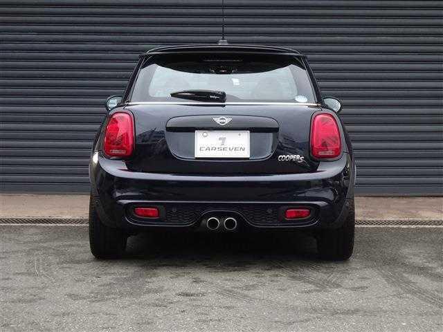 ＭＩＮＩ クーパーＳ　６０イヤーズエディション　衝突被害軽減ブレーキ　オートクルーズコントロール　パーキングアシスト　バックカメラ　アイドリングストップ　ＬＥＤヘッドライト　レザーシート　ＥＴＣ　ナビ（8枚目）
