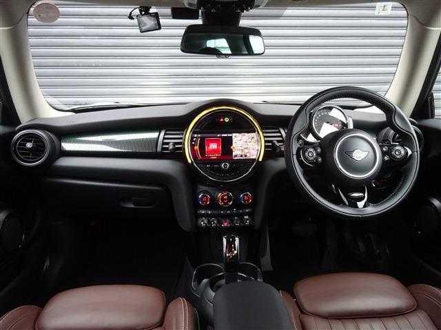 ＭＩＮＩ クーパーＳ　６０イヤーズエディション　衝突被害軽減ブレーキ　オートクルーズコントロール　パーキングアシスト　バックカメラ　アイドリングストップ　ＬＥＤヘッドライト　レザーシート　ＥＴＣ　ナビ（15枚目）