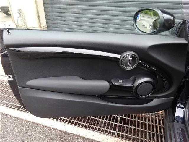 ＭＩＮＩ クーパーＳ　６０イヤーズエディション　衝突被害軽減ブレーキ　オートクルーズコントロール　パーキングアシスト　バックカメラ　アイドリングストップ　ＬＥＤヘッドライト　レザーシート　ＥＴＣ　ナビ（20枚目）