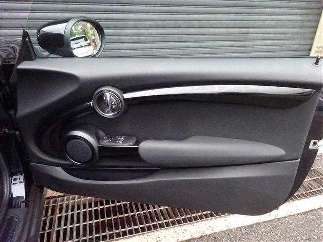 ＭＩＮＩ クーパーＳ　６０イヤーズエディション　衝突被害軽減ブレーキ　オートクルーズコントロール　パーキングアシスト　バックカメラ　アイドリングストップ　ＬＥＤヘッドライト　レザーシート　ＥＴＣ　ナビ（21枚目）