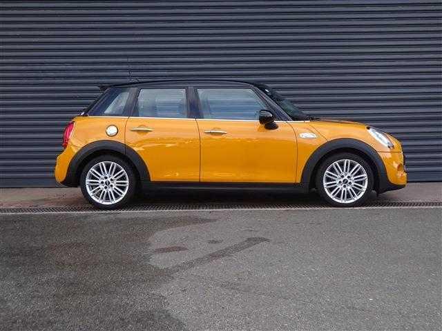 MINI クーパーS 衝突被害軽減ブレーキ オートクルーズコントロール アイドリングストップ LEDヘッドライト ETC ナビ(6枚目)