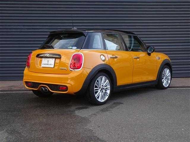 MINI クーパーS 衝突被害軽減ブレーキ オートクルーズコントロール アイドリングストップ LEDヘッドライト ETC ナビ(7枚目)