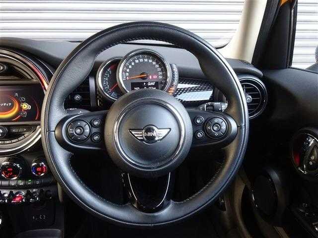 MINI クーパーS 衝突被害軽減ブレーキ オートクルーズコントロール アイドリングストップ LEDヘッドライト ETC ナビ(19枚目)