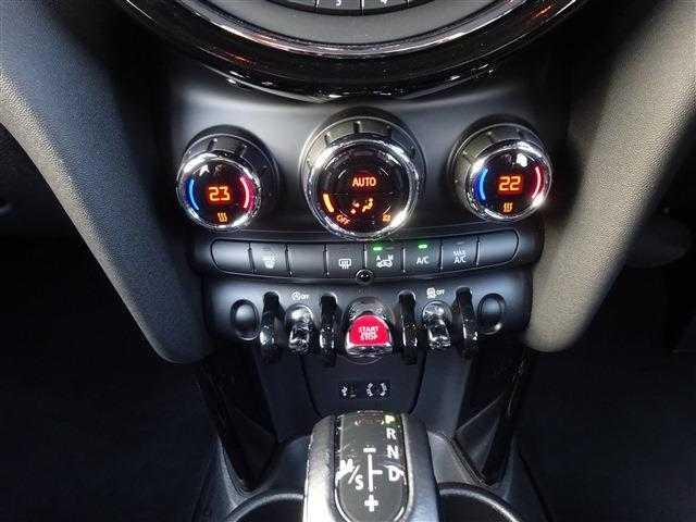 MINI クーパーS 衝突被害軽減ブレーキ オートクルーズコントロール アイドリングストップ LEDヘッドライト ETC ナビ(21枚目)