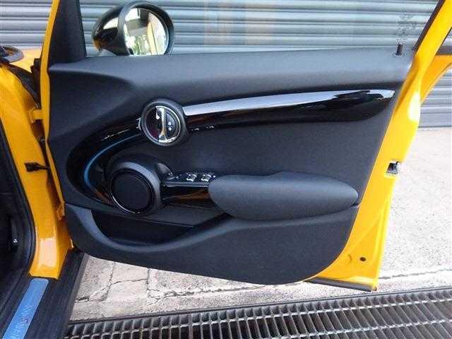 MINI クーパーS 衝突被害軽減ブレーキ オートクルーズコントロール アイドリングストップ LEDヘッドライト ETC ナビ(24枚目)