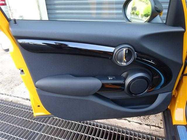 MINI クーパーS 衝突被害軽減ブレーキ オートクルーズコントロール アイドリングストップ LEDヘッドライト ETC ナビ(27枚目)