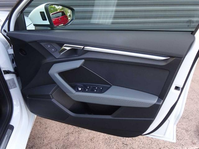 Ａ３ スポーツバック　ニューアーバンスタイル　アダプティブクルーズコントロール　レーンキープ　衝突被害軽減ブレーキ　アイドリングストップ　ＣａｒＰｌａｙ対応　Ｂｌｕｅｔｏｏｔｈ　ＭＭＩナビゲーション　地デジＴＶ　ＬＥＤヘッドライト　ドライブレコー（17枚目）