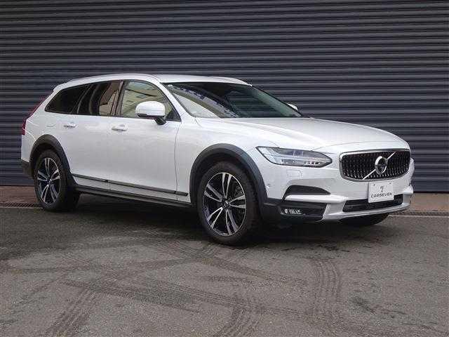 Ｖ９０ クロスカントリー　Ｔ５　ＡＷＤ　サマム　黒革　シートヒーター　シートクーラー　ＢＴ接続　全周囲カメラ　カープレイ対応　アダプティブクルーズ　ＬＥＤヘッドライト　ナビＴＶ（7枚目）