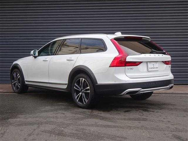 Ｖ９０ クロスカントリー　Ｔ５　ＡＷＤ　サマム　黒革　シートヒーター　シートクーラー　ＢＴ接続　全周囲カメラ　カープレイ対応　アダプティブクルーズ　ＬＥＤヘッドライト　ナビＴＶ（10枚目）