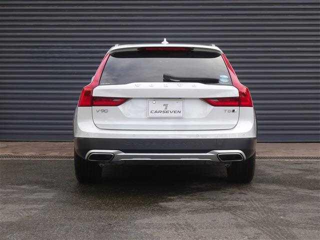 Ｖ９０ クロスカントリー　Ｔ５　ＡＷＤ　サマム　黒革　シートヒーター　シートクーラー　ＢＴ接続　全周囲カメラ　カープレイ対応　アダプティブクルーズ　ＬＥＤヘッドライト　ナビＴＶ（11枚目）
