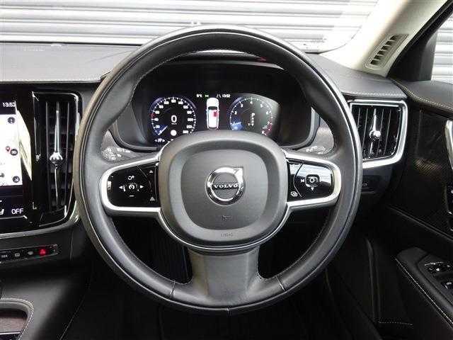 Ｖ９０ クロスカントリー　Ｔ５　ＡＷＤ　サマム　黒革　シートヒーター　シートクーラー　ＢＴ接続　全周囲カメラ　カープレイ対応　アダプティブクルーズ　ＬＥＤヘッドライト　ナビＴＶ（13枚目）