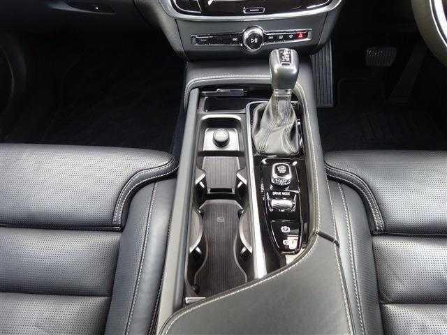 Ｖ９０ クロスカントリー　Ｔ５　ＡＷＤ　サマム　黒革　シートヒーター　シートクーラー　ＢＴ接続　全周囲カメラ　カープレイ対応　アダプティブクルーズ　ＬＥＤヘッドライト　ナビＴＶ（16枚目）