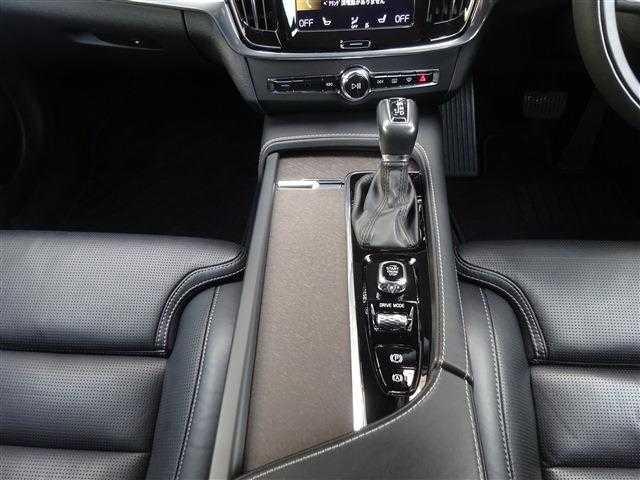 Ｖ９０ クロスカントリー　Ｔ５　ＡＷＤ　サマム　黒革　シートヒーター　シートクーラー　ＢＴ接続　全周囲カメラ　カープレイ対応　アダプティブクルーズ　ＬＥＤヘッドライト　ナビＴＶ（17枚目）