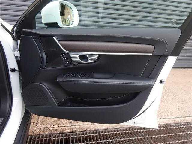 Ｖ９０ クロスカントリー　Ｔ５　ＡＷＤ　サマム　黒革　シートヒーター　シートクーラー　ＢＴ接続　全周囲カメラ　カープレイ対応　アダプティブクルーズ　ＬＥＤヘッドライト　ナビＴＶ（29枚目）