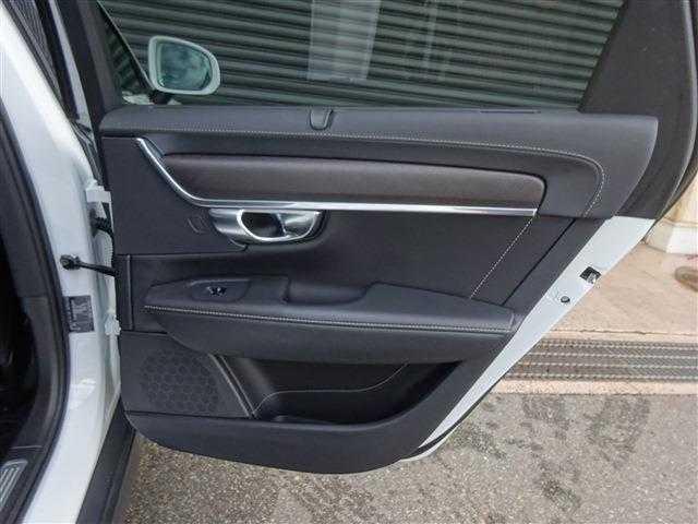 Ｖ９０ クロスカントリー　Ｔ５　ＡＷＤ　サマム　黒革　シートヒーター　シートクーラー　ＢＴ接続　全周囲カメラ　カープレイ対応　アダプティブクルーズ　ＬＥＤヘッドライト　ナビＴＶ（30枚目）