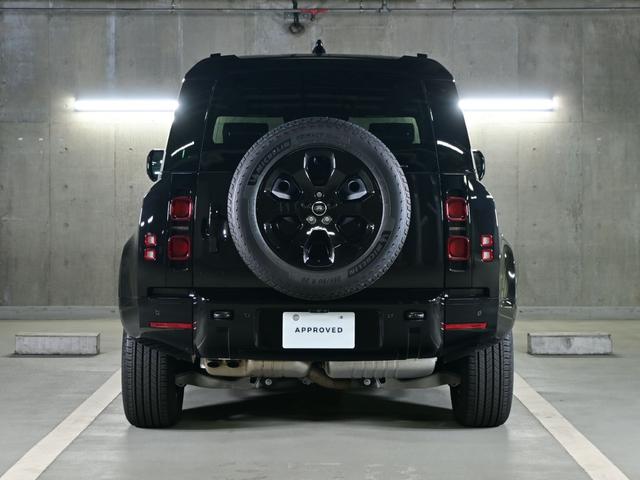 ディフェンダー ９０Ｘ－ダイナミックＨＳＥ　Ｄ３５０　エアサスペンション　ブラックパック　スライディングパノラミックルーフ　デジタルインナーミラー　コールドクライメートパック　マトリックスＬＥＤ　２０インチＡＷ（グロスブラックフィニッシュ）（3枚目）