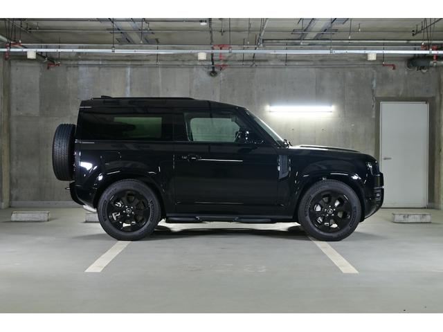 ディフェンダー ９０Ｘ－ダイナミックＨＳＥ　Ｄ３５０　エアサスペンション　ブラックパック　スライディングパノラミックルーフ　デジタルインナーミラー　コールドクライメートパック　マトリックスＬＥＤ　２０インチＡＷ（グロスブラックフィニッシュ）（5枚目）