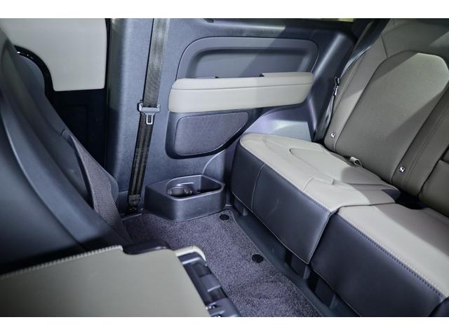 ディフェンダー ９０Ｘ－ダイナミックＨＳＥ　Ｄ３５０　エアサスペンション　ブラックパック　スライディングパノラミックルーフ　デジタルインナーミラー　コールドクライメートパック　マトリックスＬＥＤ　２０インチＡＷ（グロスブラックフィニッシュ）（16枚目）