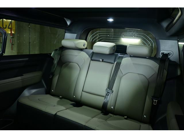 ディフェンダー ９０Ｘ－ダイナミックＨＳＥ　Ｄ３５０　エアサスペンション　ブラックパック　スライディングパノラミックルーフ　デジタルインナーミラー　コールドクライメートパック　マトリックスＬＥＤ　２０インチＡＷ（グロスブラックフィニッシュ）（17枚目）