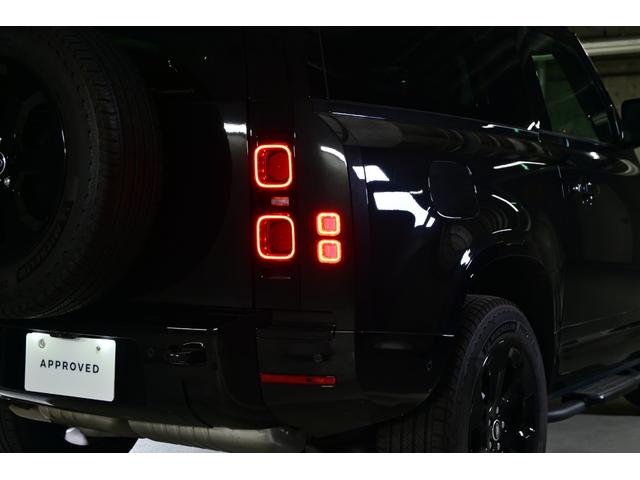ディフェンダー ９０Ｘ－ダイナミックＨＳＥ　Ｄ３５０　エアサスペンション　ブラックパック　スライディングパノラミックルーフ　デジタルインナーミラー　コールドクライメートパック　マトリックスＬＥＤ　２０インチＡＷ（グロスブラックフィニッシュ）（35枚目）