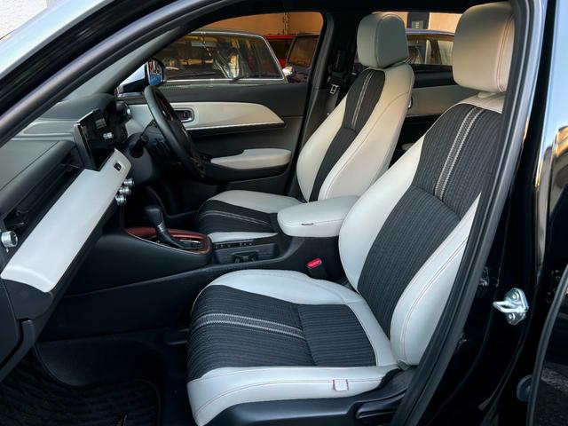 ヴェゼル ｅ：ＨＥＶ　ＰＬａＹ■ワンオーナー■パノラマツートンルーフ■　◎走行５千ｋｍ！■グレージュレザー■センシング■９ｉｎナビ■コネクトディスプレイ■ハンズフリーパワーバックドア■リアベンチレーション■ステアリング＆シートヒータ■ワイヤレス充電器■ブラインドスポット■（9枚目）