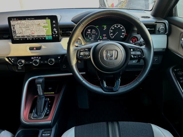 ヴェゼル ｅ：ＨＥＶ　ＰＬａＹ■ワンオーナー■パノラマツートンルーフ■　◎走行５千ｋｍ！■グレージュレザー■センシング■９ｉｎナビ■コネクトディスプレイ■ハンズフリーパワーバックドア■リアベンチレーション■ステアリング＆シートヒータ■ワイヤレス充電器■ブラインドスポット■（12枚目）