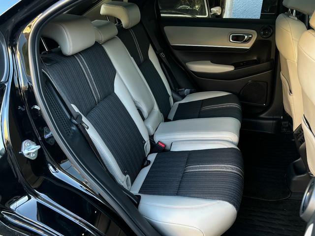 ヴェゼル ｅ：ＨＥＶ　ＰＬａＹ■ワンオーナー■パノラマツートンルーフ■　◎走行５千ｋｍ！■グレージュレザー■センシング■９ｉｎナビ■コネクトディスプレイ■ハンズフリーパワーバックドア■リアベンチレーション■ステアリング＆シートヒータ■ワイヤレス充電器■ブラインドスポット■（33枚目）