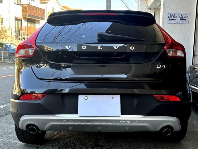 V40 クロスカントリー D4 SE■衝突被害軽減システム■4WD■ シティセーフティー■歩行者エアバッグ■BLIS■純正17インチアルミ■ブラックレザーシート■ドライブレコーダー■純正ナビ/TV■ETC■バックカメラ■クルーズコントロール■シートヒータ■パワーシート■(7枚目)