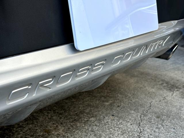 V40 クロスカントリー D4 SE■衝突被害軽減システム■4WD■ シティセーフティー■歩行者エアバッグ■BLIS■純正17インチアルミ■ブラックレザーシート■ドライブレコーダー■純正ナビ/TV■ETC■バックカメラ■クルーズコントロール■シートヒータ■パワーシート■(11枚目)