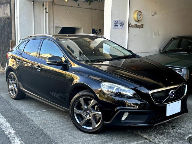 V40 クロスカントリー D4 SE■衝突被害軽減システム■4WD■ シティセーフティー■歩行者エアバッグ■BLIS■純正17インチアルミ■ブラックレザーシート■ドライブレコーダー■純正ナビ/TV■ETC■バックカメラ■クルーズコントロール■シートヒータ■パワーシート■(12枚目)