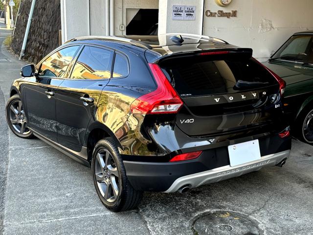 V40 クロスカントリー D4 SE■衝突被害軽減システム■4WD■ シティセーフティー■歩行者エアバッグ■BLIS■純正17インチアルミ■ブラックレザーシート■ドライブレコーダー■純正ナビ/TV■ETC■バックカメラ■クルーズコントロール■シートヒータ■パワーシート■(15枚目)