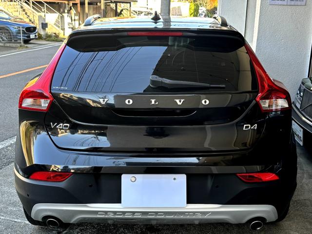 V40 クロスカントリー D4 SE■衝突被害軽減システム■4WD■ シティセーフティー■歩行者エアバッグ■BLIS■純正17インチアルミ■ブラックレザーシート■ドライブレコーダー■純正ナビ/TV■ETC■バックカメラ■クルーズコントロール■シートヒータ■パワーシート■(16枚目)