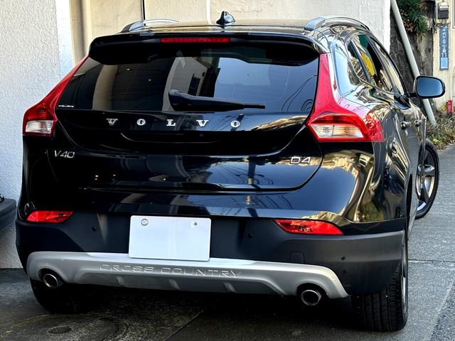 V40 クロスカントリー D4 SE■衝突被害軽減システム■4WD■ シティセーフティー■歩行者エアバッグ■BLIS■純正17インチアルミ■ブラックレザーシート■ドライブレコーダー■純正ナビ/TV■ETC■バックカメラ■クルーズコントロール■シートヒータ■パワーシート■(17枚目)