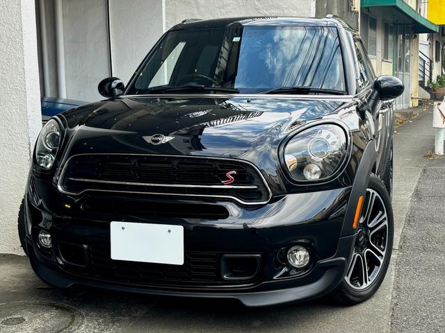 ＭＩＮＩ クーパーＳＤ　クロスオーバー■後期型■ブラックデザインＰＫＧ　■ＪＣＷ純正１８ｉｎアルミ！■ＺＢ２０型ディーゼルターボ！■純正ナビ＆フルセグＴＶ！■ドライブレコーダー■バックカメラ■パドルシフト■プッシュボタン■ハーフレザーシート■ブラックアウト■ＬＥＤライト■（3枚目）
