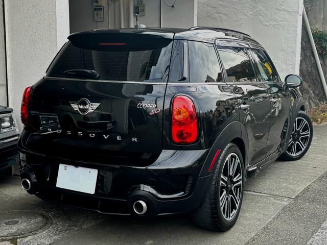 ＭＩＮＩ クーパーＳＤ　クロスオーバー■後期型■ブラックデザインＰＫＧ　■ＪＣＷ純正１８ｉｎアルミ！■ＺＢ２０型ディーゼルターボ！■純正ナビ＆フルセグＴＶ！■ドライブレコーダー■バックカメラ■パドルシフト■プッシュボタン■ハーフレザーシート■ブラックアウト■ＬＥＤライト■（9枚目）