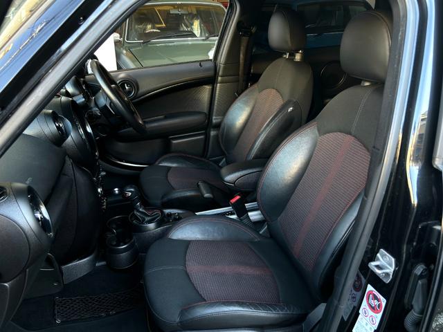 ＭＩＮＩ クーパーＳＤ　クロスオーバー■後期型■ブラックデザインＰＫＧ　■ＪＣＷ純正１８ｉｎアルミ！■ＺＢ２０型ディーゼルターボ！■純正ナビ＆フルセグＴＶ！■ドライブレコーダー■バックカメラ■パドルシフト■プッシュボタン■ハーフレザーシート■ブラックアウト■ＬＥＤライト■（14枚目）