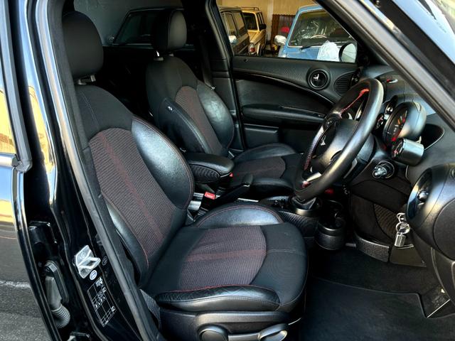 ＭＩＮＩ クーパーＳＤ　クロスオーバー■後期型■ブラックデザインＰＫＧ　■ＪＣＷ純正１８ｉｎアルミ！■ＺＢ２０型ディーゼルターボ！■純正ナビ＆フルセグＴＶ！■ドライブレコーダー■バックカメラ■パドルシフト■プッシュボタン■ハーフレザーシート■ブラックアウト■ＬＥＤライト■（15枚目）