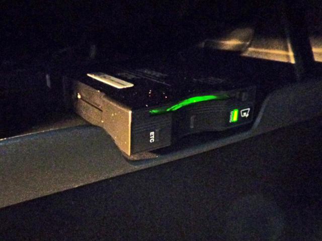 リミテッド 新車保証継承 自動ハイビーム アダプティブクルコン クォドラトラックII4×4 前後シート+ステアリングヒーター 純正ナビTV アップルアンドロイド対応 ETC ドラレコ 後カメラ 前後ソナー(21枚目)