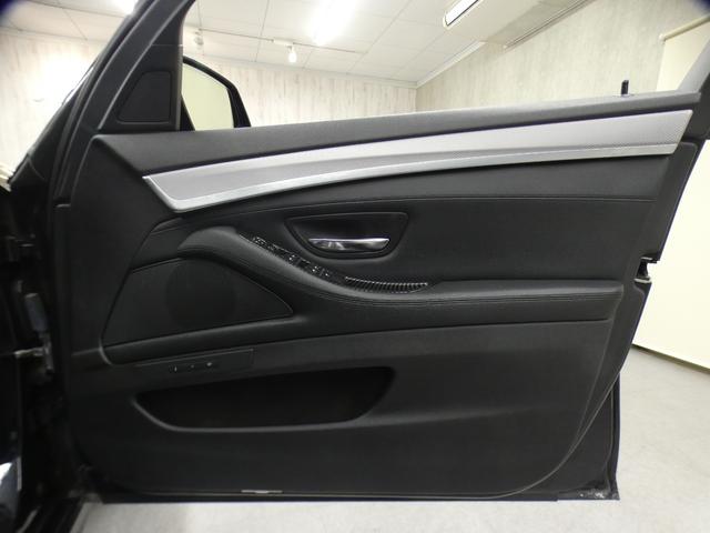 ５シリーズ ５２３ｄ　Ｍスポーツ　パノラマＳＲ　黒革　Ｄアシストプラス　ＡＣＣ　Ｂカメラ　前席Ｐシート（運転席Ｍ付）＆シートヒータ　ナビＴＶ　ＦＭＡＭ　Ｍエアロダイナミクス　コンフォートアクセス　ＨＩＤ　６１３Ｍダブルスポーク１８ＡＷ（32枚目）