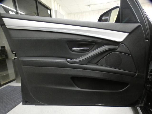 ５シリーズ ５２３ｄ　Ｍスポーツ　パノラマＳＲ　黒革　Ｄアシストプラス　ＡＣＣ　Ｂカメラ　前席Ｐシート（運転席Ｍ付）＆シートヒータ　ナビＴＶ　ＦＭＡＭ　Ｍエアロダイナミクス　コンフォートアクセス　ＨＩＤ　６１３Ｍダブルスポーク１８ＡＷ（35枚目）