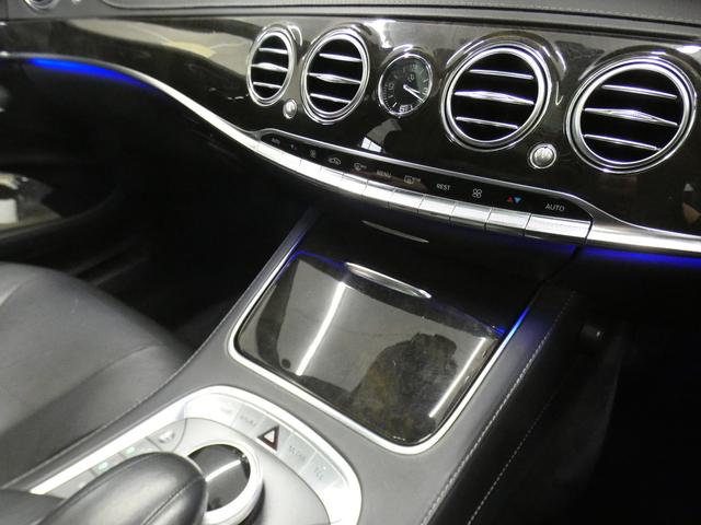 Ｓクラス Ｓ４００ハイブリッド　エクスクルーシブ　ＡＭＧスポーツＰＫＧ　禁煙黒革　パノラマＳＲ　ＲＳＰ　ディストロ　全周Ｃ　前席Ｍ付Ｐシート＆ベンチレータ＆マッサージ　前席シートヒーター　ナビＴＶ　ＦＭＡＭ　Ｐトランク　ＬＥＤライト　ＡＭＧ１９ＡＷ（56枚目）