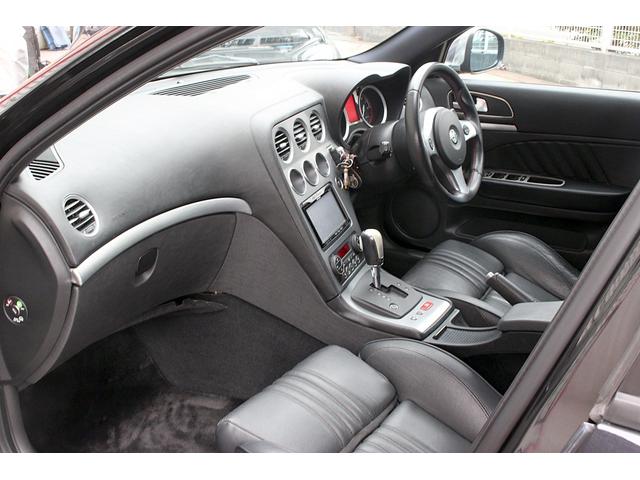 アルファ159 3.2 JTS Q4 Q-トロニック TI 後期モデル アイシン6AT 4WD TEZZOマフラー Frリップ&カーボンスイープ 19インチAW インマニ赤ペイント タワーバー スポーツレザー パワーシート HDDナビ Bカメラ 前後ドラレコ(20枚目)